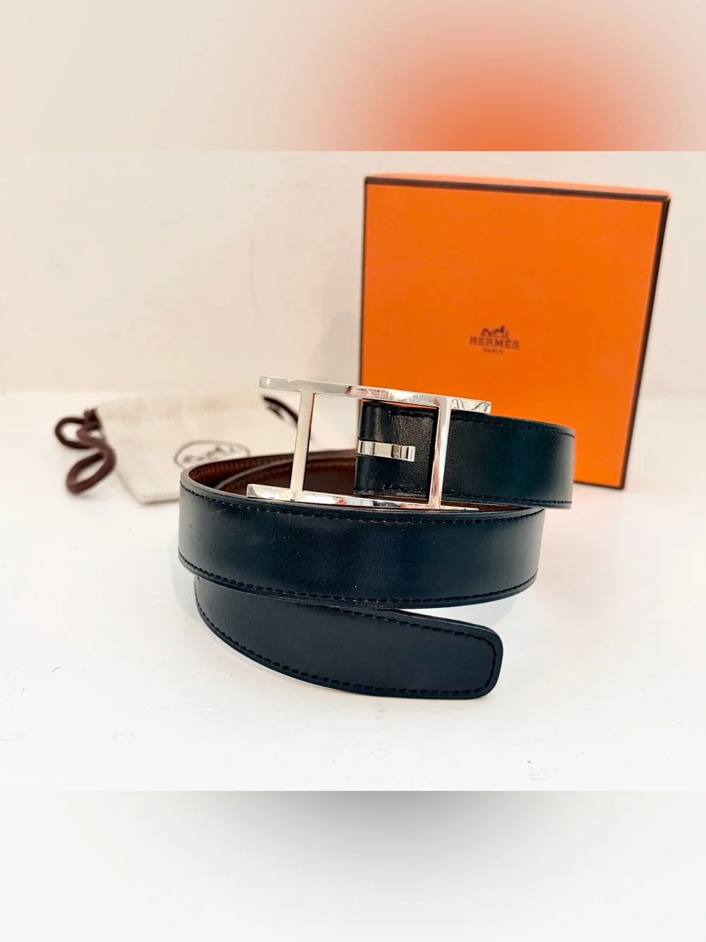 Auth HERMES Quentin Reversible Black/Brown Skinny Leather Belt 1” Width, Size 70